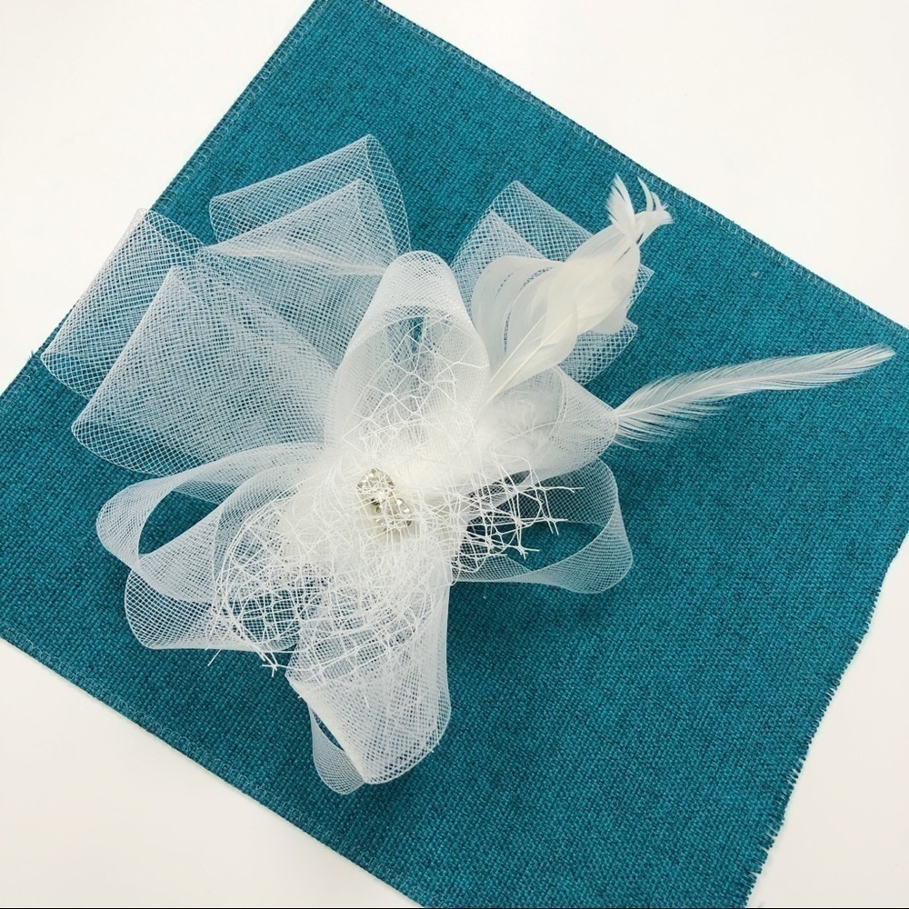 𝅺WHITE fascinator headpiece Bridal Wedding